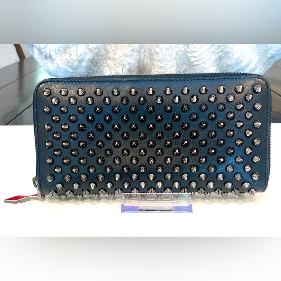 CHRISTIAN LOUBOUTIN
Panettone Calfskin black gunmetal spikes wallet - Picture 3 of 16